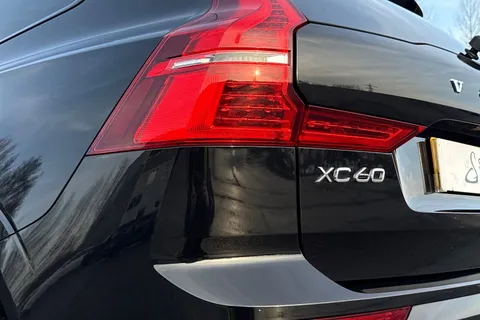FY73OZL Volvo Xc60 2.0h T8 Recharge 18.8kWh Ultimate Dark Auto AWD Euro 6 (s/s) 5dr Thumbnail #8