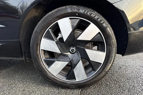 FY73OZL Volvo Xc60 2.0h T8 Recharge 18.8kWh Ultimate Dark Auto AWD Euro 6 (s/s) 5dr Thumbnail #10