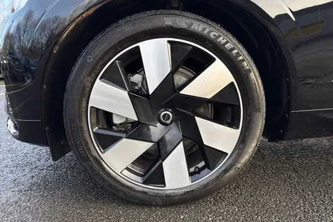 FY73OZL Volvo Xc60 2.0h T8 Recharge 18.8kWh Ultimate Dark Auto AWD Euro 6 (s/s) 5dr Thumbnail #11