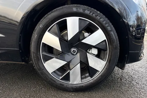 FY73OZL Volvo Xc60 2.0h T8 Recharge 18.8kWh Ultimate Dark Auto AWD Euro 6 (s/s) 5dr Thumbnail #13