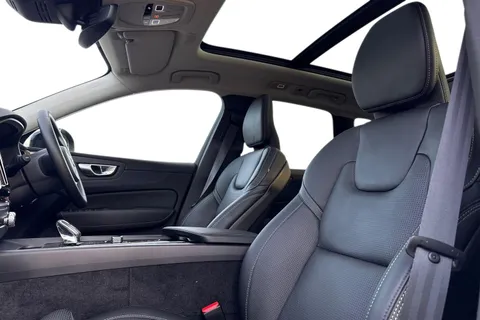 FY73OZL Volvo Xc60 2.0h T8 Recharge 18.8kWh Ultimate Dark Auto AWD Euro 6 (s/s) 5dr Thumbnail #16