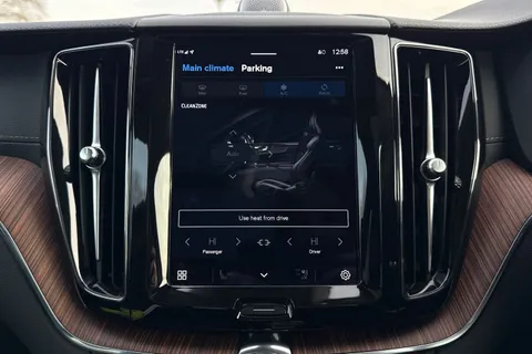 FY73OZL Volvo Xc60 2.0h T8 Recharge 18.8kWh Ultimate Dark Auto AWD Euro 6 (s/s) 5dr Thumbnail #22