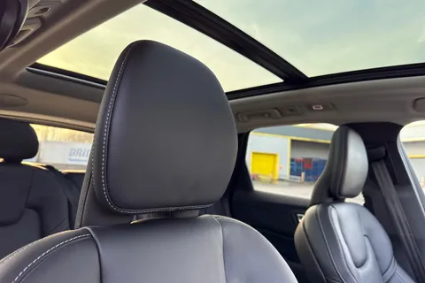 FY73OZL Volvo Xc60 2.0h T8 Recharge 18.8kWh Ultimate Dark Auto AWD Euro 6 (s/s) 5dr Thumbnail #24