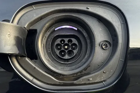 FY73OZL Volvo Xc60 2.0h T8 Recharge 18.8kWh Ultimate Dark Auto AWD Euro 6 (s/s) 5dr Thumbnail #28