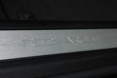 FY73OZL Volvo Xc60 2.0h T8 Recharge 18.8kWh Ultimate Dark Auto AWD Euro 6 (s/s) 5dr Thumbnail #32