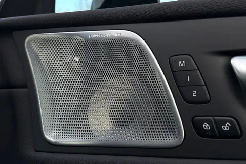 FY73OZL Volvo Xc60 2.0h T8 Recharge 18.8kWh Ultimate Dark Auto AWD Euro 6 (s/s) 5dr Thumbnail #34