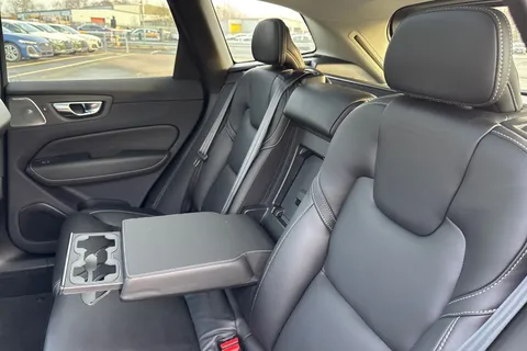 FY73OZL Volvo Xc60 2.0h T8 Recharge 18.8kWh Ultimate Dark Auto AWD Euro 6 (s/s) 5dr Thumbnail #35