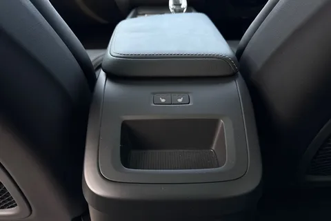 FY73OZL Volvo Xc60 2.0h T8 Recharge 18.8kWh Ultimate Dark Auto AWD Euro 6 (s/s) 5dr Thumbnail #36