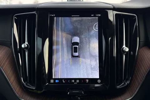 FY73OZL Volvo Xc60 2.0h T8 Recharge 18.8kWh Ultimate Dark Auto AWD Euro 6 (s/s) 5dr Thumbnail #38