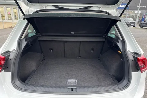 DC68CSY Volkswagen Tiguan 2.0 TDI SEL DSG Euro 6 (s/s) 5dr Thumbnail #6