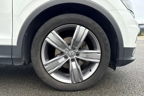DC68CSY Volkswagen Tiguan 2.0 TDI SEL DSG Euro 6 (s/s) 5dr Thumbnail #9