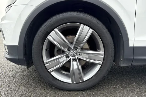DC68CSY Volkswagen Tiguan 2.0 TDI SEL DSG Euro 6 (s/s) 5dr Thumbnail #11