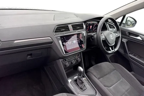 DC68CSY Volkswagen Tiguan 2.0 TDI SEL DSG Euro 6 (s/s) 5dr Thumbnail #14