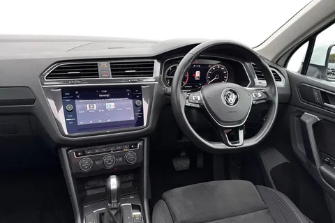 DC68CSY Volkswagen Tiguan 2.0 TDI SEL DSG Euro 6 (s/s) 5dr Thumbnail #17