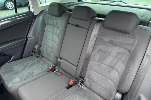 DC68CSY Volkswagen Tiguan 2.0 TDI SEL DSG Euro 6 (s/s) 5dr Thumbnail #18