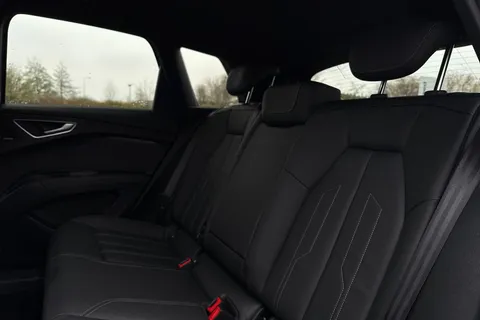 BP73HLO Audi Q4 e-tron Q4  (S) Black Edition 45 e-tron  210,00 kW Thumbnail #18