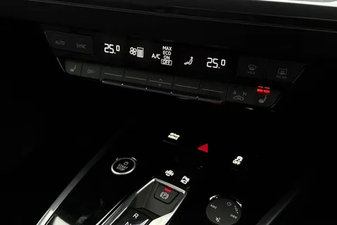 BP73HLO Audi Q4 e-tron Q4  (S) Black Edition 45 e-tron  210,00 kW Thumbnail #21