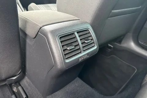 VE67LXM Volkswagen Golf 2.0 TDI GTD Euro 6 (s/s) 5dr Thumbnail #25