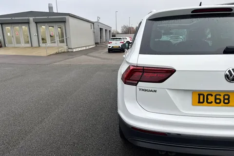 DC68CSY Volkswagen Tiguan 2.0 TDI SEL DSG Euro 6 (s/s) 5dr Thumbnail #31