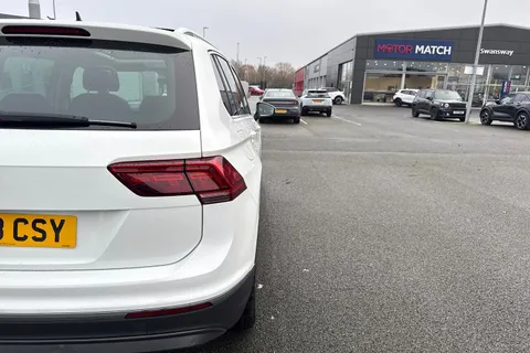 DC68CSY Volkswagen Tiguan 2.0 TDI SEL DSG Euro 6 (s/s) 5dr Thumbnail #32