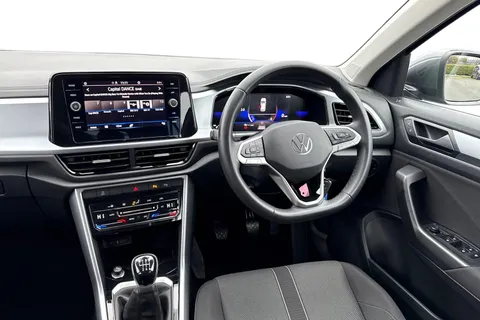 VO72OJV Volkswagen T-Roc 1.0 TSI Life Euro 6 (s/s) 5dr Thumbnail #17