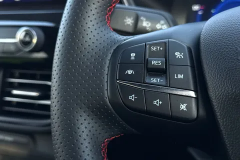 PJ24WXW Ford Kuga 2.5 PHEV ST-Line X Edition 5dr CVT Thumbnail #34