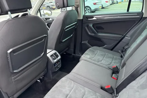 DC68CSY Volkswagen Tiguan 2.0 TDI SEL DSG Euro 6 (s/s) 5dr Thumbnail #34