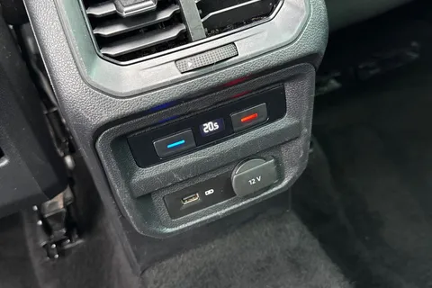 DC68CSY Volkswagen Tiguan 2.0 TDI SEL DSG Euro 6 (s/s) 5dr Thumbnail #36