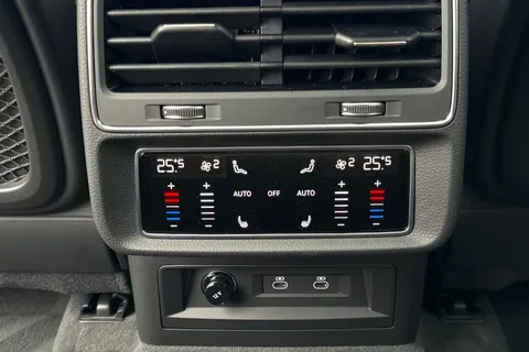 Audi SQ7 4.0 TFSI V8 Black Edition Tiptronic quattro Euro 6 (s/s) 5dr Thumbnail #37