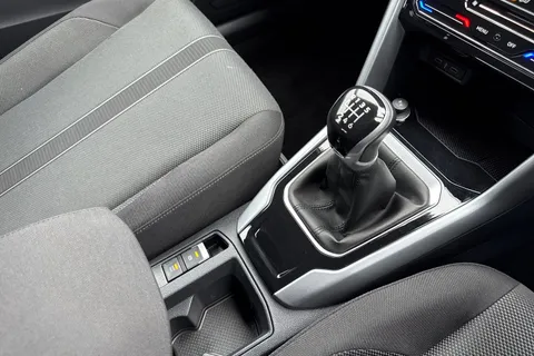 VO72OJV Volkswagen T-Roc 1.0 TSI Life Euro 6 (s/s) 5dr Thumbnail #22