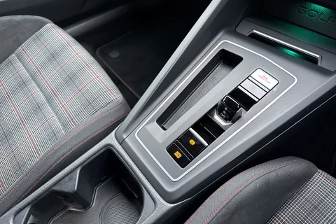 CX70OOE Volkswagen Golf 2.0 TSI GTI DSG Euro 6 (s/s) 5dr Thumbnail #23