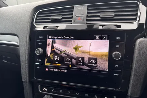 VE67LXM Volkswagen Golf 2.0 TDI GTD Euro 6 (s/s) 5dr Thumbnail #38