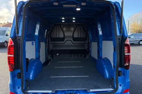 MF75FGX Volkswagen Transporter T32 Panel Van Commerce Pro SWB 150 PS 2.0 TDI 8sp Automatic 4MOTION Thumbnail #9
