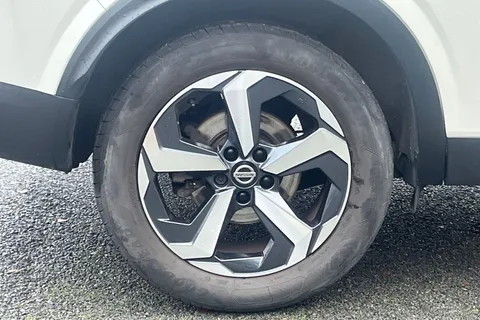 EJ71RZV Nissan Qashqai 1.3 DiG-T MH 158 N-Connecta 5dr Xtronic Thumbnail #13