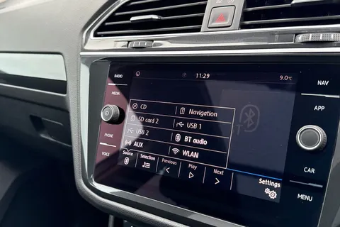 DC68CSY Volkswagen Tiguan 2.0 TDI SEL DSG Euro 6 (s/s) 5dr Thumbnail #49