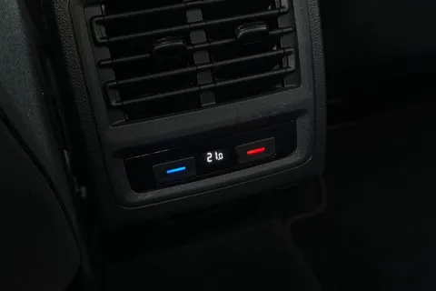 CX70OOE Volkswagen Golf 2.0 TSI GTI DSG Euro 6 (s/s) 5dr Thumbnail #36