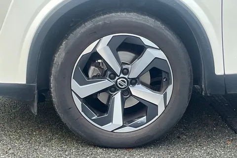 EJ71RZV Nissan Qashqai 1.3 DiG-T MH 158 N-Connecta 5dr Xtronic Thumbnail #15