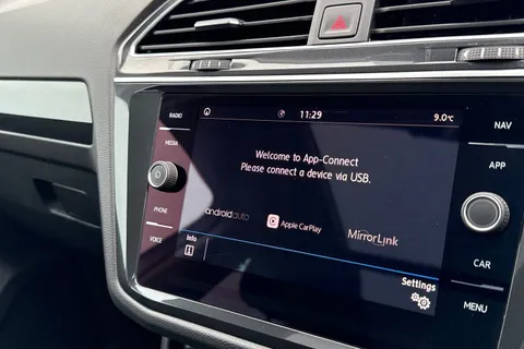 DC68CSY Volkswagen Tiguan 2.0 TDI SEL DSG Euro 6 (s/s) 5dr Thumbnail #51