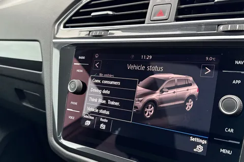 DC68CSY Volkswagen Tiguan 2.0 TDI SEL DSG Euro 6 (s/s) 5dr Thumbnail #52