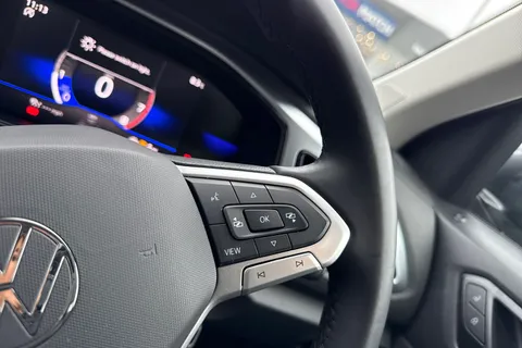 VO72OJV Volkswagen T-Roc 1.0 TSI Life Euro 6 (s/s) 5dr Thumbnail #38