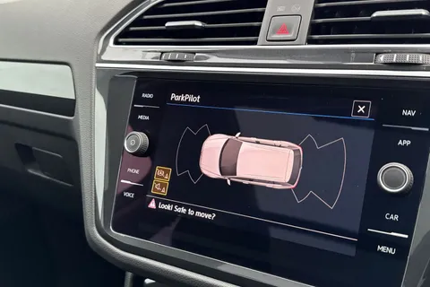 DC68CSY Volkswagen Tiguan 2.0 TDI SEL DSG Euro 6 (s/s) 5dr Thumbnail #54