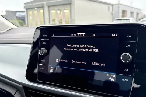 VO72OJV Volkswagen T-Roc 1.0 TSI Life Euro 6 (s/s) 5dr Thumbnail #46