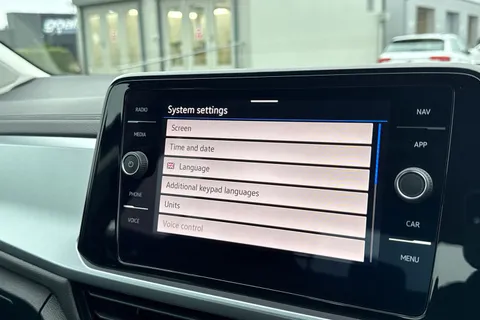 VO72OJV Volkswagen T-Roc 1.0 TSI Life Euro 6 (s/s) 5dr Thumbnail #48