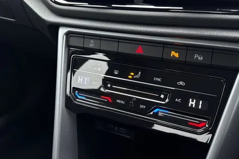 VO72OJV Volkswagen T-Roc 1.0 TSI Life Euro 6 (s/s) 5dr Thumbnail #50