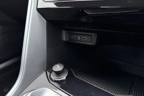 VO72OJV Volkswagen T-Roc 1.0 TSI Life Euro 6 (s/s) 5dr Thumbnail #51