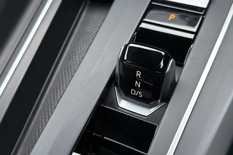 CX70OOE Volkswagen Golf 2.0 TSI GTI DSG Euro 6 (s/s) 5dr Thumbnail #55