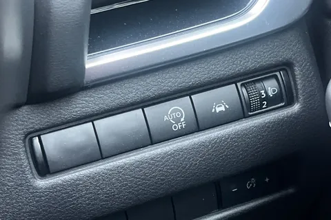 EJ71RZV Nissan Qashqai 1.3 DiG-T MH 158 N-Connecta 5dr Xtronic Thumbnail #36