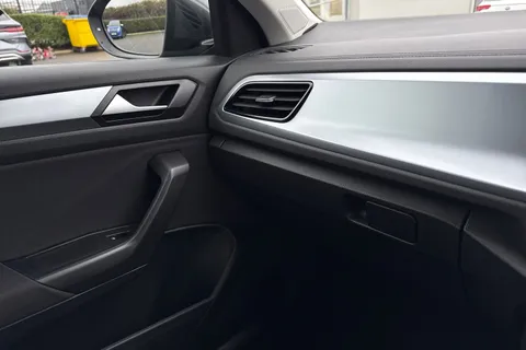 VO72OJV Volkswagen T-Roc 1.0 TSI Life Euro 6 (s/s) 5dr Thumbnail #57