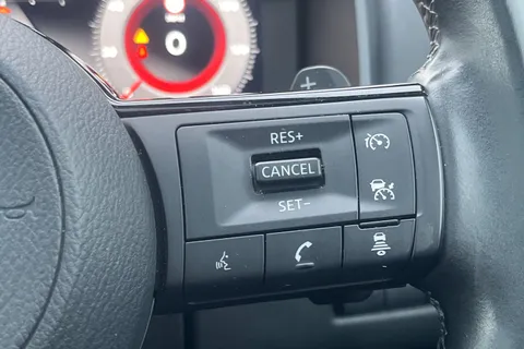 EJ71RZV Nissan Qashqai 1.3 DiG-T MH 158 N-Connecta 5dr Xtronic Thumbnail #39