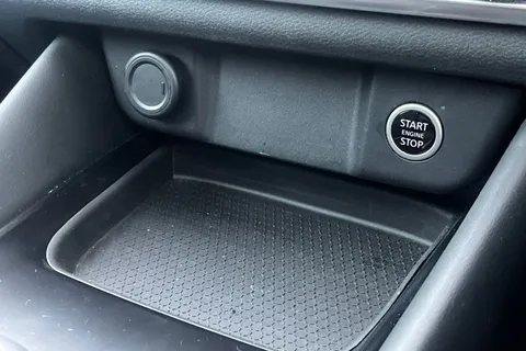 EJ71RZV Nissan Qashqai 1.3 DiG-T MH 158 N-Connecta 5dr Xtronic Thumbnail #40